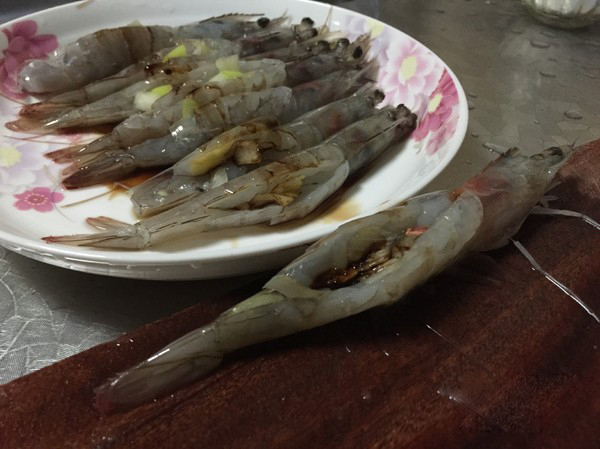 蒜蓉开背虾做法2