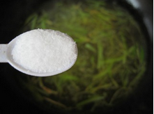 加盐、鸡精用旺火煮沸