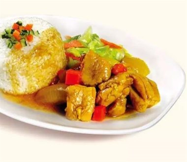 咖喱骨头饭+米饭+时蔬