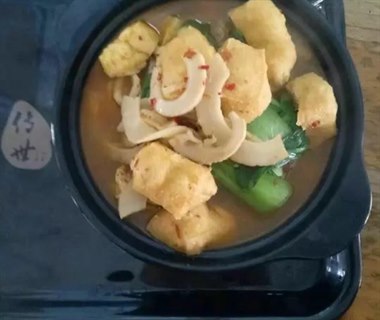 川香麻辣骨头饭+米饭+时蔬