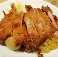 桂花香酥鸡+排骨罐汤+蔬菜+小菜+米饭