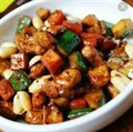 冰花梅酱鸡+排骨罐汤+蔬菜+小菜+米饭