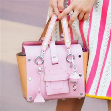 PLAY LOUNGE  GOFEFE原创女装夏季S花瓣粉迷你饺子花匠包